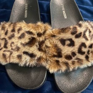 Fur Leopard slide ins